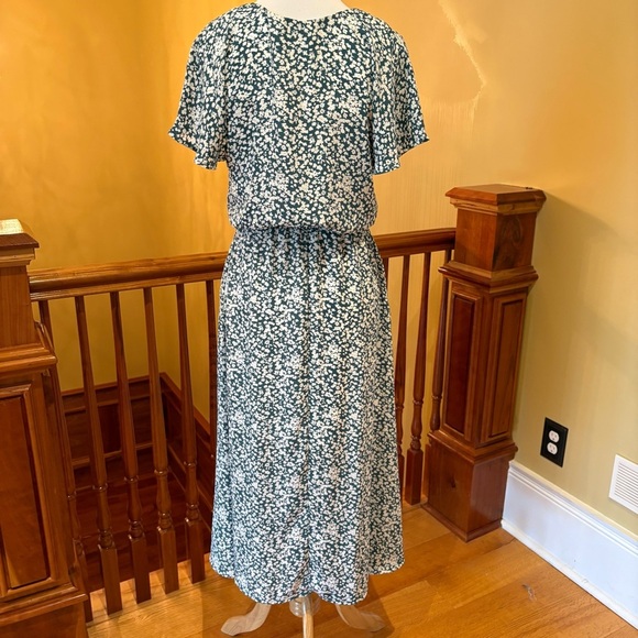 V-Neck Flowy Floral Viridian Summer Dress Wmn’s XS - Picture 6 of 11